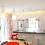Villa White Dahlia