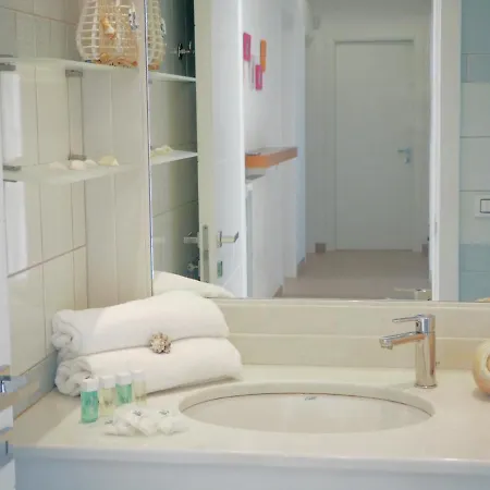 White Dahlia וילה