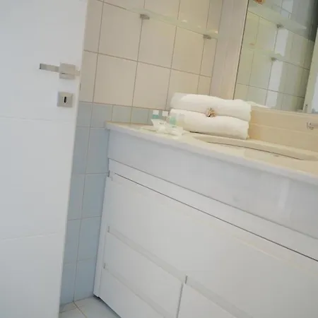 White Dahlia וילה