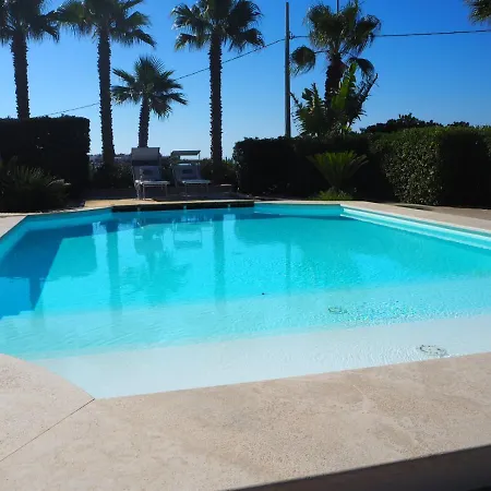 Villa White Dahlia *