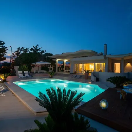 Villa White Dahlia