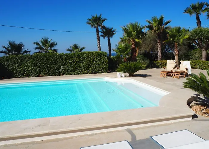 White Dahlia * Torre Suda